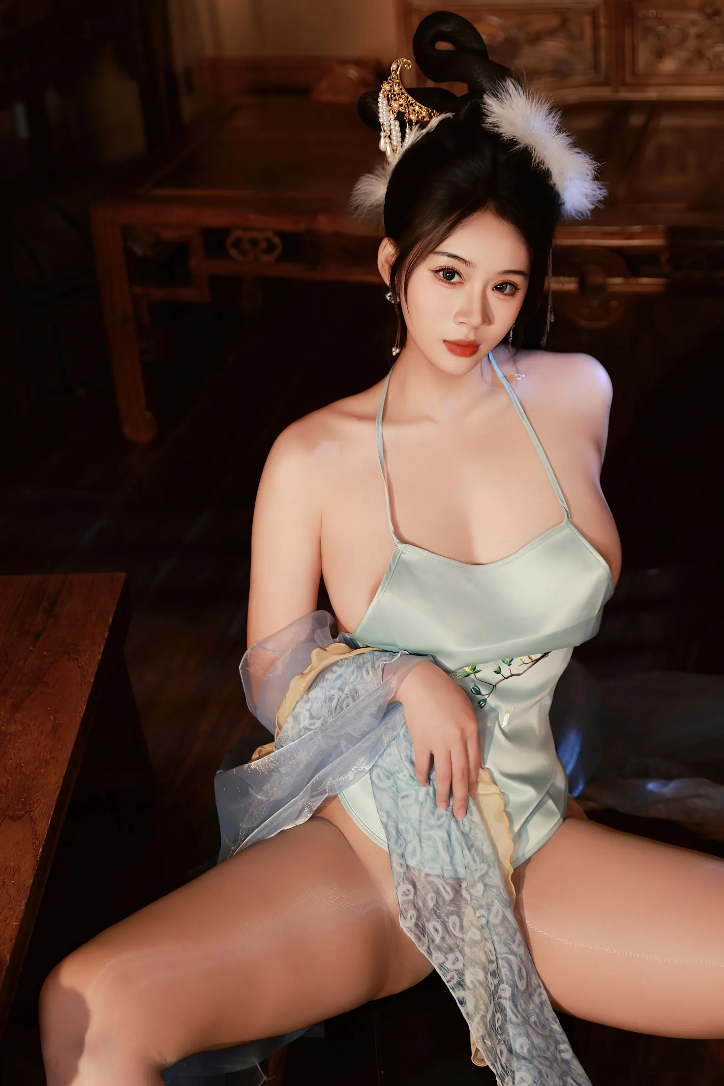 秀人网丰满尤物南乔，性感内衣高细节写真图集[77P]-黑丝袜写真